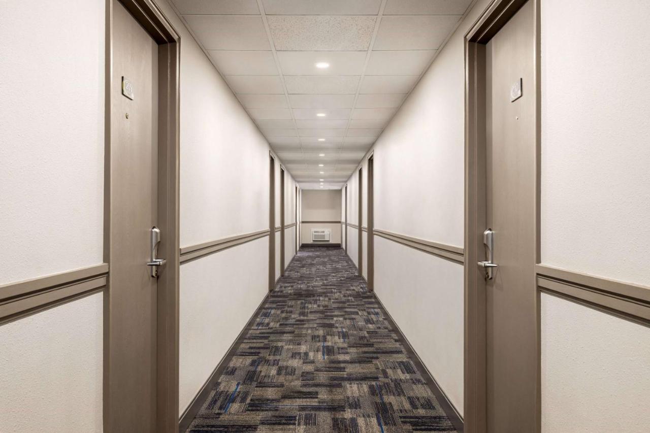 מלון Super 8 By Wyndham Sarnia On מראה חיצוני תמונה