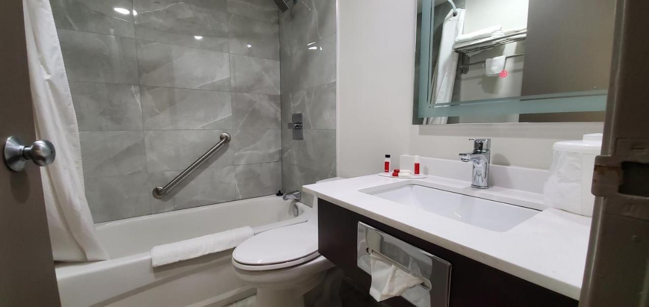 מלון Super 8 By Wyndham Sarnia On מראה חיצוני תמונה