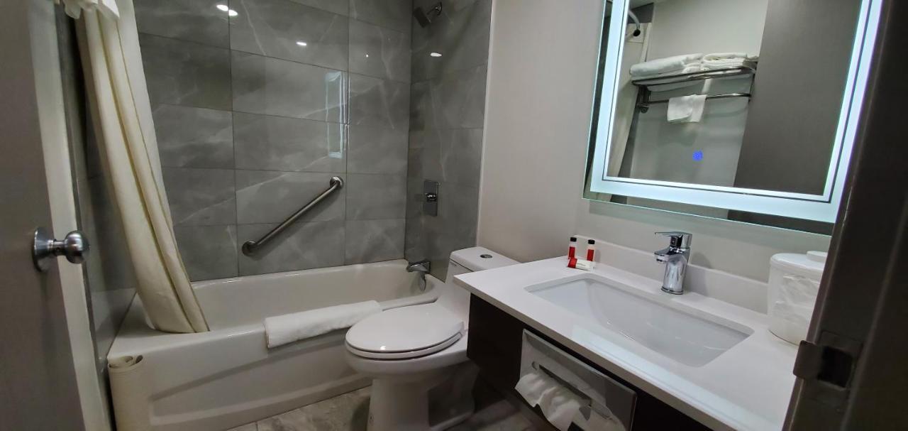 מלון Super 8 By Wyndham Sarnia On מראה חיצוני תמונה