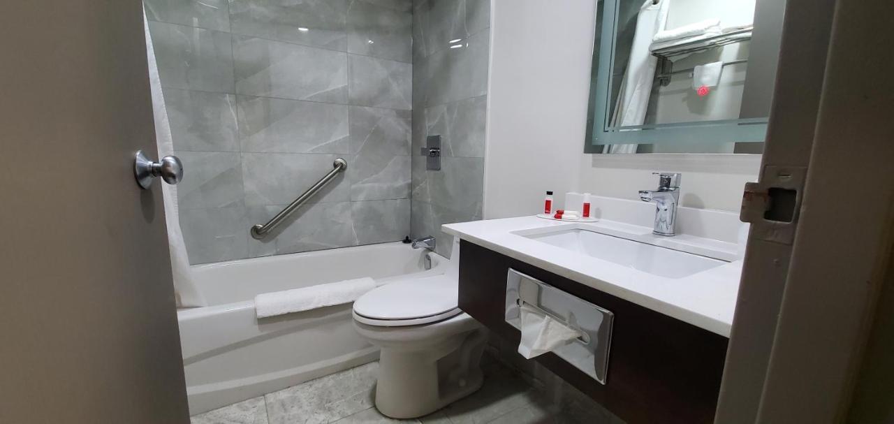 מלון Super 8 By Wyndham Sarnia On מראה חיצוני תמונה